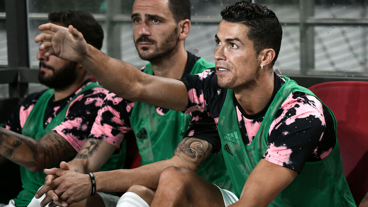 South-Korean-soccer-fans-sues-over-Ronaldo-benching