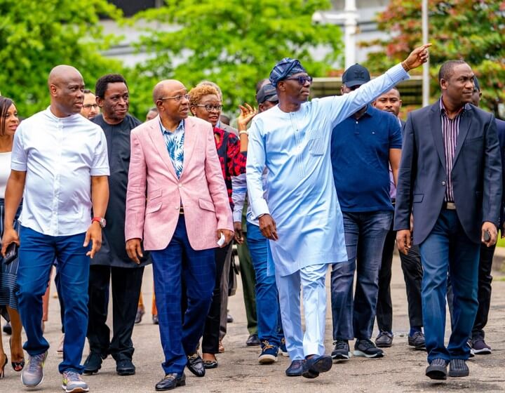 Meet-The-Pointing-Governor-of-Lagos-State